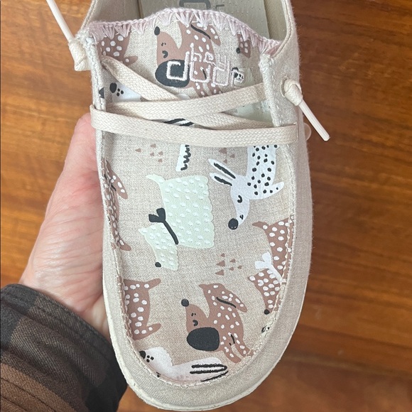 EUC Hey Dude Beige Animal Print Shoes - Picture 5 of 16